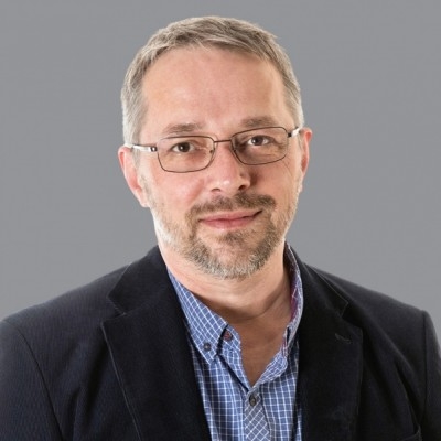 dr. Peter  Janjušević