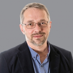 dr. Peter Janjušević